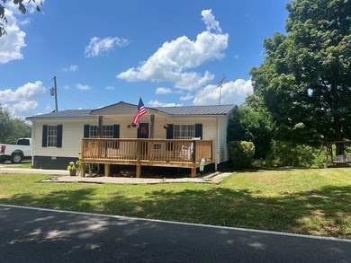 (private lake, pond, creek) Home For Sale in Byrdstown Tennessee