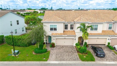 (private lake, pond, creek) Townhome/Townhouse For Sale in Hollywood Florida