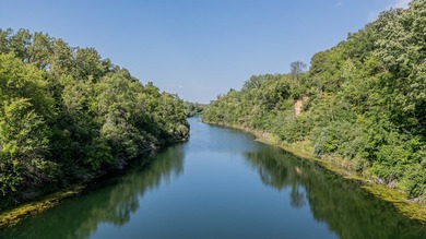 Additional listing photo 4