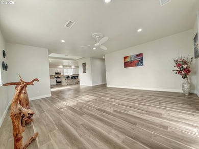 Bring offers! Welcome to this beautifully designed 3-bedroom - photo 5