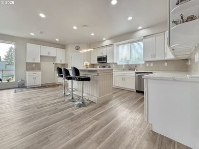 Bring offers! Welcome to this beautifully designed 3-bedroom - photo 7