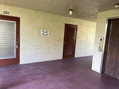 Light and Bright RENOVATED Large 1 bedroom with 2 full baths - photo 7