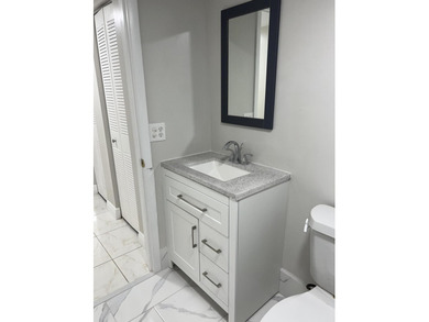 Light and Bright RENOVATED Large 1 bedroom with 2 full baths - photo 8