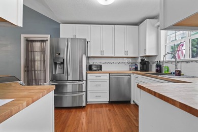 Beautiful 3 bedroom/2 bath home located in the quiet - photo 12