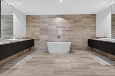 Experience luxury living in the heart of Aventura! This - photo 19