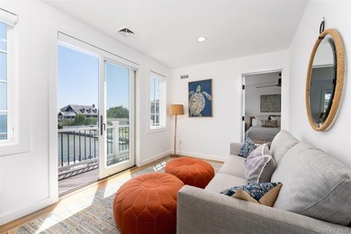 Set on 0.63 acres with waterside pool and 110Ft of bulkhead - photo 34