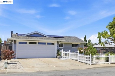 Stylish, Modern & Move-In Ready! Welcome to this beautifully - photo 1