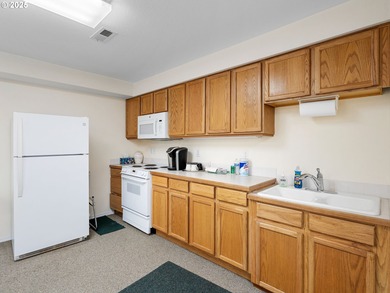 Top-floor end unit Windsor Place II condo ready to be called