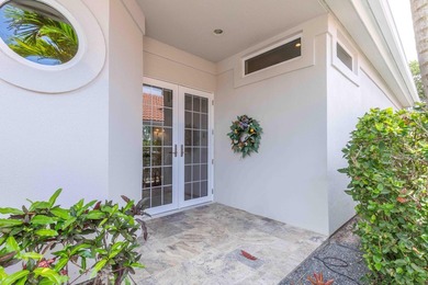 Stunning patio home that has been totally renovated with - photo 2