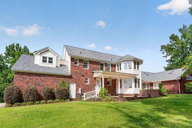 Welcome home! This beautiful maintained, two-story brick estate - photo 4