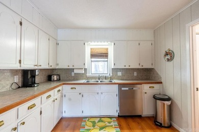 Lake life at its finest-fully furnished and move-in ready - photo 12