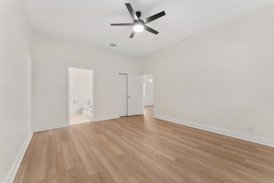 Single family home with 4 beds & 2 baths.. Recently underwent a - photo 12
