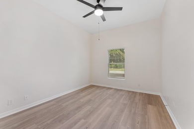Single family home with 4 beds & 2 baths.. Recently underwent a - photo 18