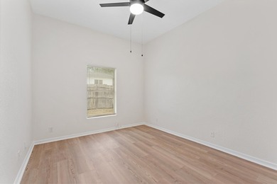 Single family home with 4 beds & 2 baths.. Recently underwent a - photo 21