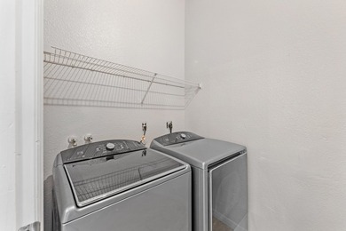 Single family home with 4 beds & 2 baths.. Recently underwent a - photo 23