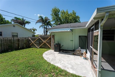 Welcome home to this Port St. Lucie gem offering the perfect - photo 31