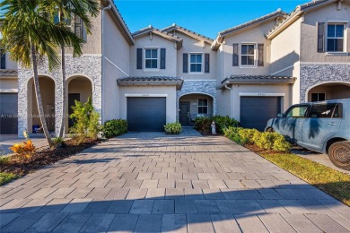 (private lake, pond, creek) Townhome/Townhouse For Sale in Homestead Florida