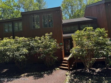 Big Boulder Lake Townhome/Townhouse For Sale in Lake Harmony Pennsylvania