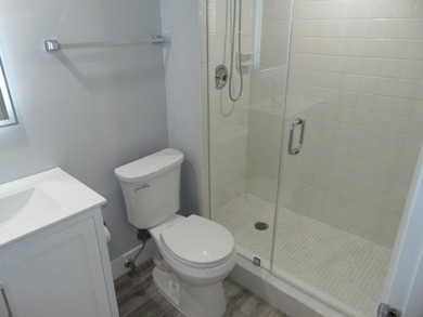 BEAUTIFUL ! MOVE RIGHT IN. GREAT UPDATED FIRST FLOOR CONDO IN - photo 11