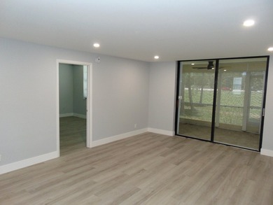 BEAUTIFUL ! MOVE RIGHT IN. GREAT UPDATED FIRST FLOOR CONDO IN - photo 14