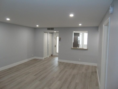 BEAUTIFUL ! MOVE RIGHT IN. GREAT UPDATED FIRST FLOOR CONDO IN - photo 22