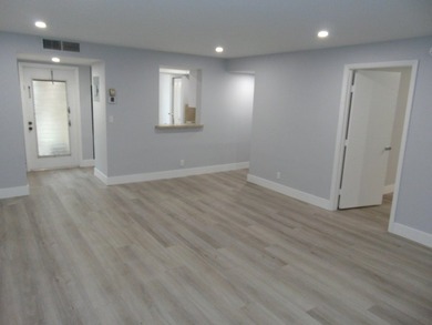 BEAUTIFUL ! MOVE RIGHT IN. GREAT UPDATED FIRST FLOOR CONDO IN - photo 23
