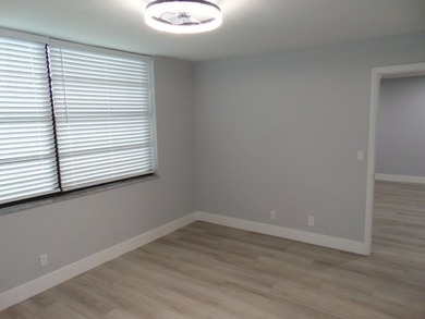 BEAUTIFUL ! MOVE RIGHT IN. GREAT UPDATED FIRST FLOOR CONDO IN - photo 24