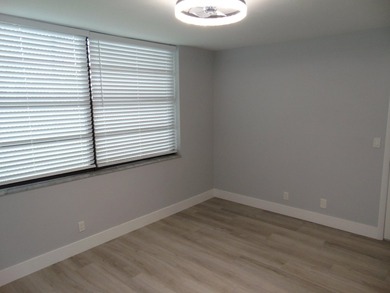 BEAUTIFUL ! MOVE RIGHT IN. GREAT UPDATED FIRST FLOOR CONDO IN - photo 27
