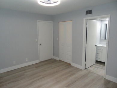 BEAUTIFUL ! MOVE RIGHT IN. GREAT UPDATED FIRST FLOOR CONDO IN - photo 28