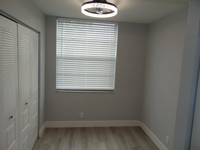 BEAUTIFUL ! MOVE RIGHT IN. GREAT UPDATED FIRST FLOOR CONDO IN - photo 33