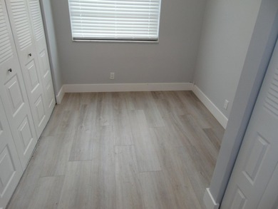 BEAUTIFUL ! MOVE RIGHT IN. GREAT UPDATED FIRST FLOOR CONDO IN - photo 34