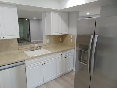 BEAUTIFUL ! MOVE RIGHT IN. GREAT UPDATED FIRST FLOOR CONDO IN - photo 37