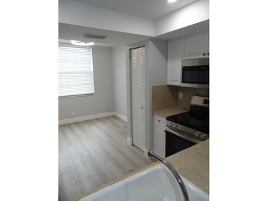 BEAUTIFUL ! MOVE RIGHT IN. GREAT UPDATED FIRST FLOOR CONDO IN - photo 48