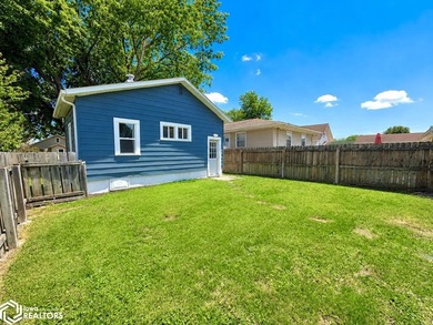 Step Inside To This Beautifully Updated 2 Bed, 1 Bath Home - photo 4