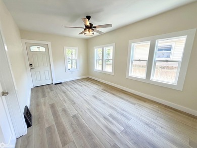 Step Inside To This Beautifully Updated 2 Bed, 1 Bath Home - photo 5