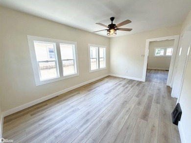 Step Inside To This Beautifully Updated 2 Bed, 1 Bath Home - photo 6