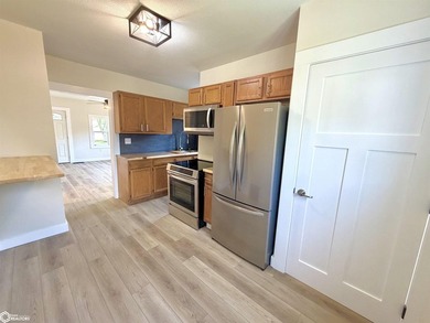 Step Inside To This Beautifully Updated 2 Bed, 1 Bath Home - photo 8