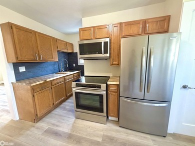 Step Inside To This Beautifully Updated 2 Bed, 1 Bath Home - photo 9