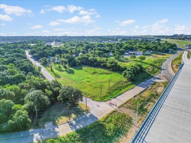This prime piece of real estate in Lake Worth offers a fantastic - photo 4