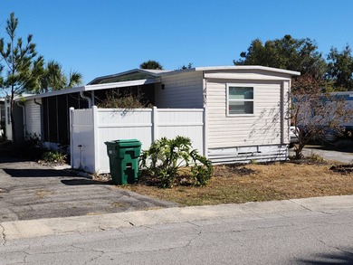 Lake Henderson Home For Sale in Inverness Florida