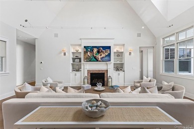 Quiet luxury meets Hamptons ease at 2 Emma's Path. Set on 0.68 - photo 5