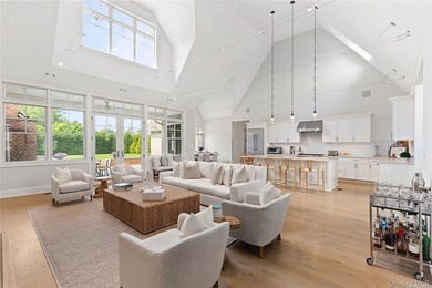 Quiet luxury meets Hamptons ease at 2 Emma's Path. Set on 0.68 - photo 7