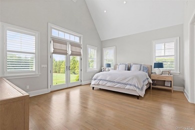 Quiet luxury meets Hamptons ease at 2 Emma's Path. Set on 0.68 - photo 10