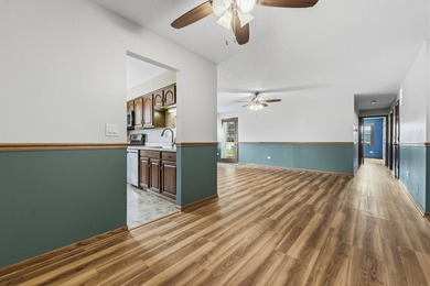 Enjoy easy main-floor living with beautiful golf course views - photo 8