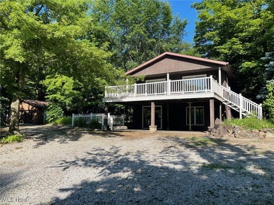 (private lake, pond, creek) Home For Sale in Paris Ohio
