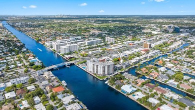Boater's paradise awaits! This exceptional pet-friendly - photo 2