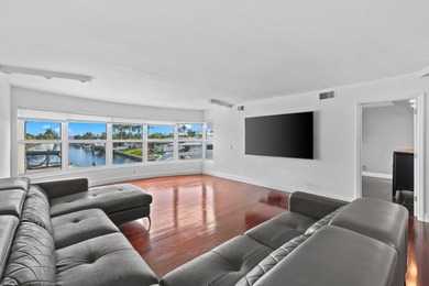 Boater's paradise awaits! This exceptional pet-friendly - photo 4