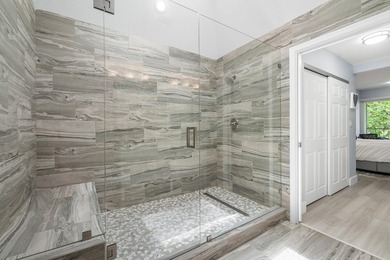 Light, open, and thoughtfully updated, this penthouse residence - photo 18