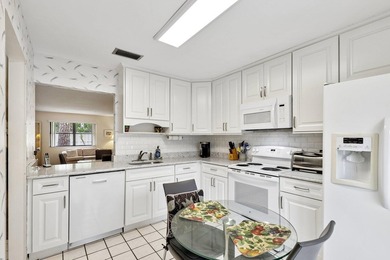 Welcome to this charming and spacious 3-bedroom, 2-bathroom - photo 3