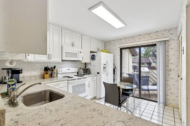 Welcome to this charming and spacious 3-bedroom, 2-bathroom - photo 4